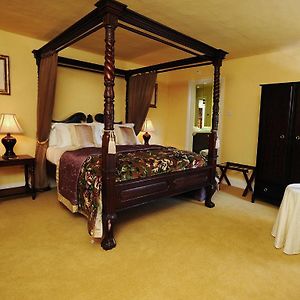 Executive Room Four Poster Bed